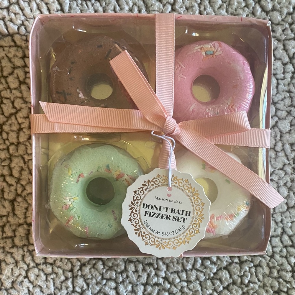 NWT Donut Bath Bomb Fizzer Set Madison De Base